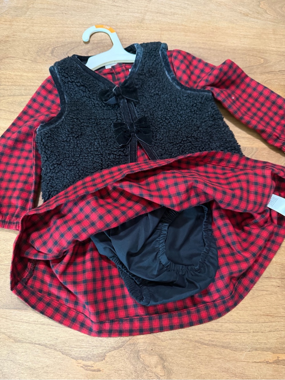 Cat & Jack Red Black Buffalo Plaid Dress Black Sherpa Vest Bloomers 12M NWT - Picture 3 of 3